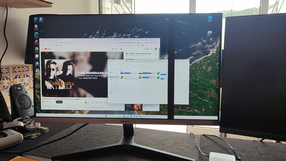 Monitor Samsung 28'' 4K U28R550UQUXEN  (com defeito)
