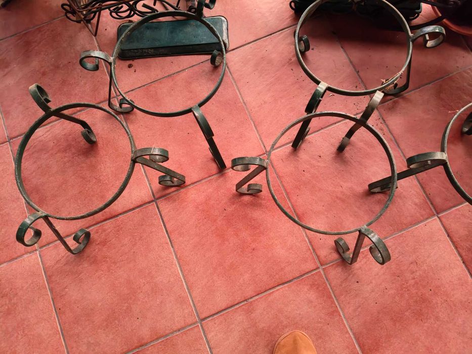 Suportes para vasos em ferro forjado