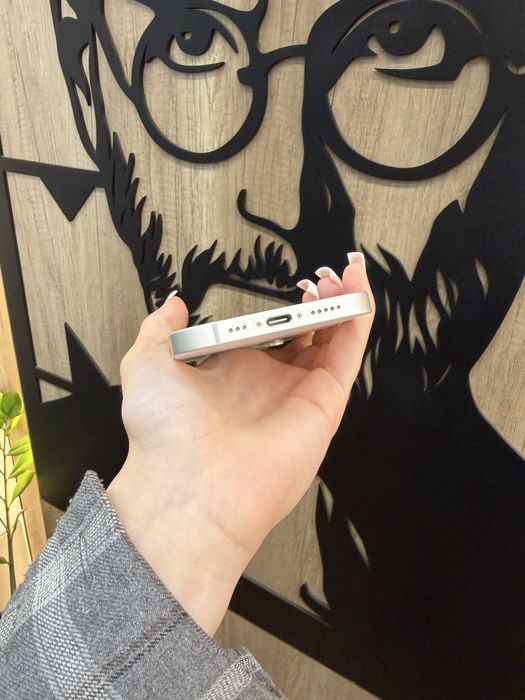 Б/У IPHONE 16e 256 White 100% акб Neverlock