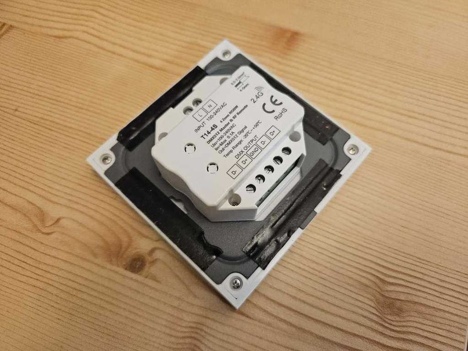T14-4S 4 strefowy Panel dotykowy naścienny RGBW DMX512 RF 2.4GHz