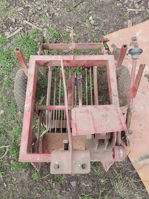 Копалка картоплі для мотоблоку