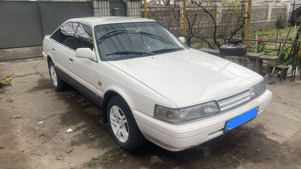 Машина Mazda 1987