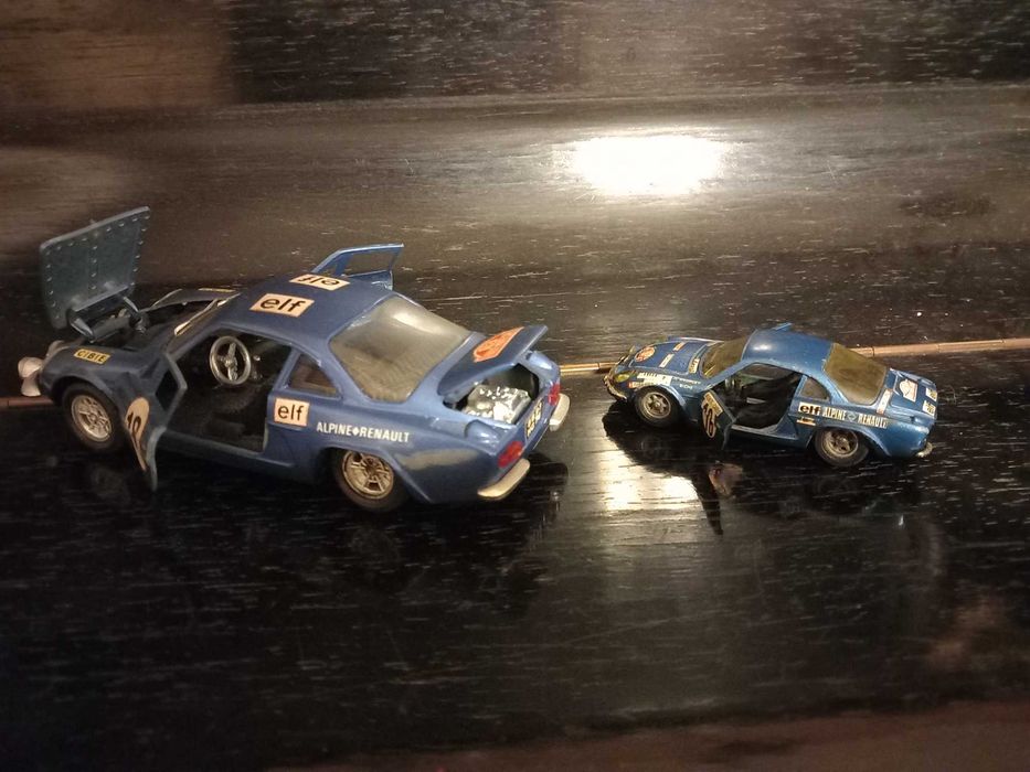 Duas Réplicas Vintage de Renault Alpine (Tour de France)