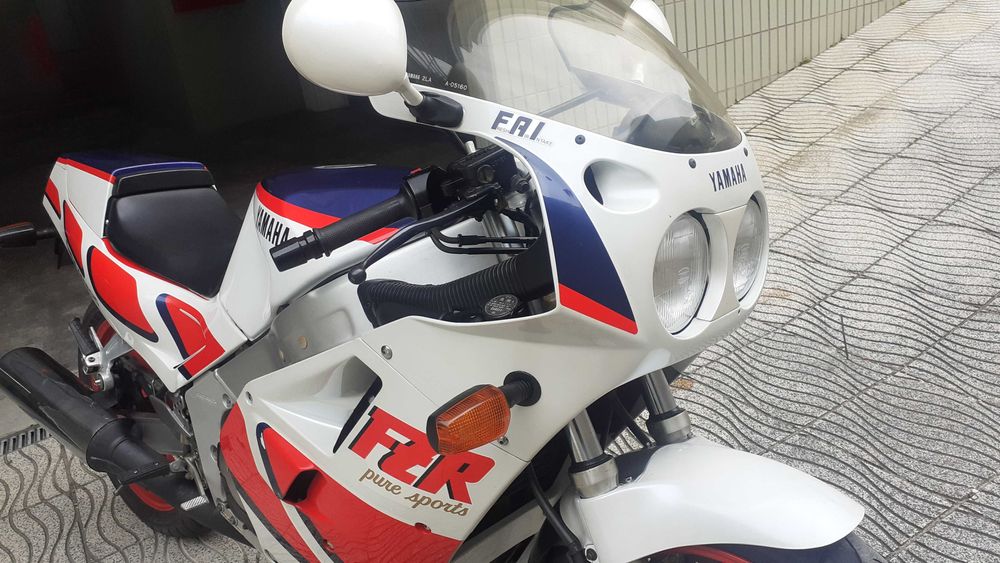 Moto Yamaha Fzr 1000