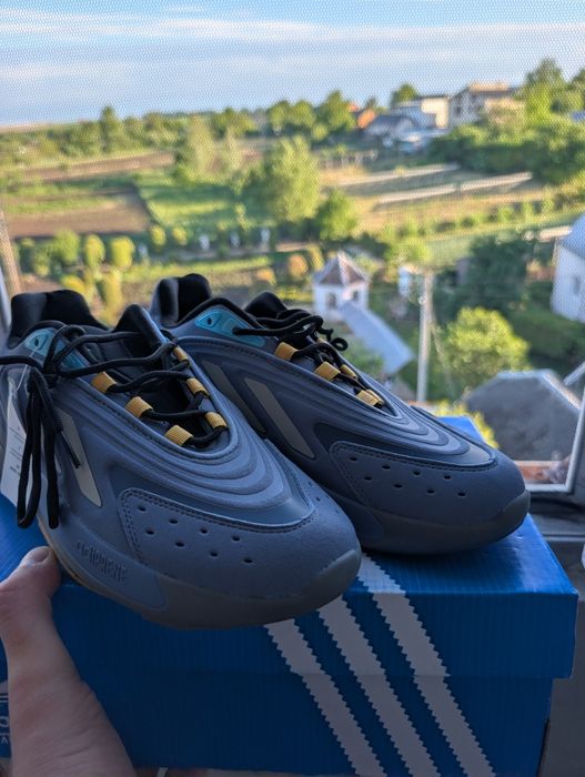 Нові оригінальні кросівки Adidas Ozelia