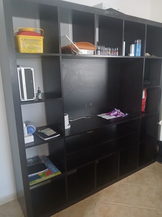 Movel tv ikea descontinuado com bastante arrumação