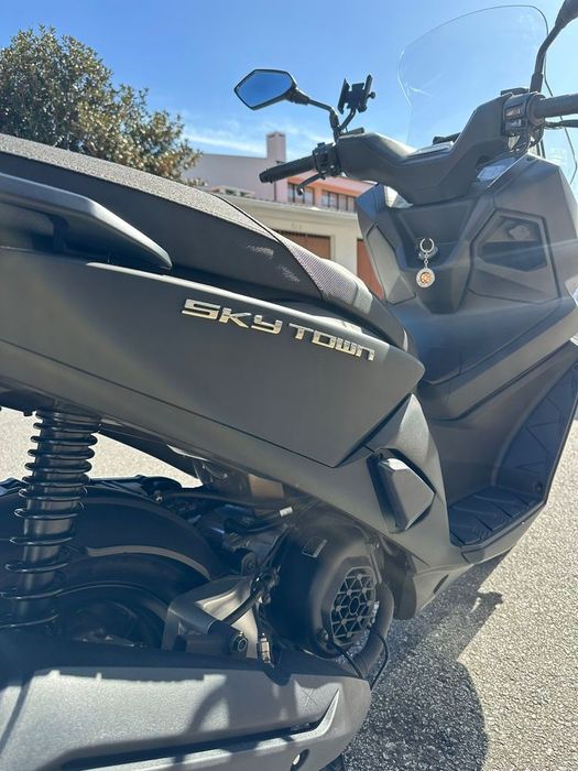 Mota 125  Kymco Sky Town