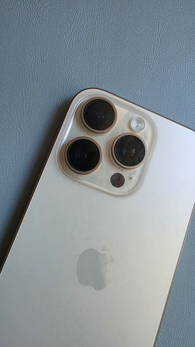 iPhone 16pro GOLD