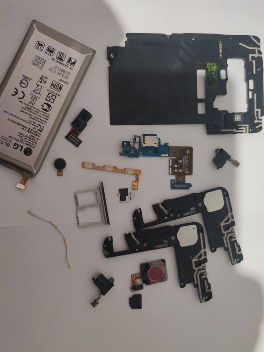 Телефон на разборе LG V40 6/64 ОСТАТКИ.