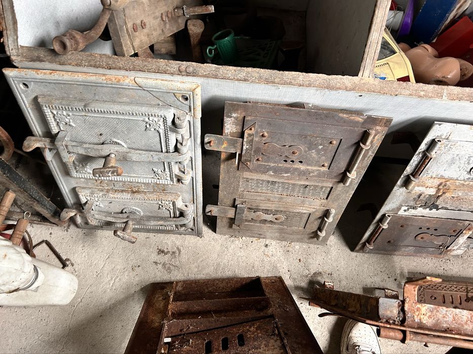 Stare żeliwne drzwiczki do pieca zdobione kuchenne do wedzarni PRL