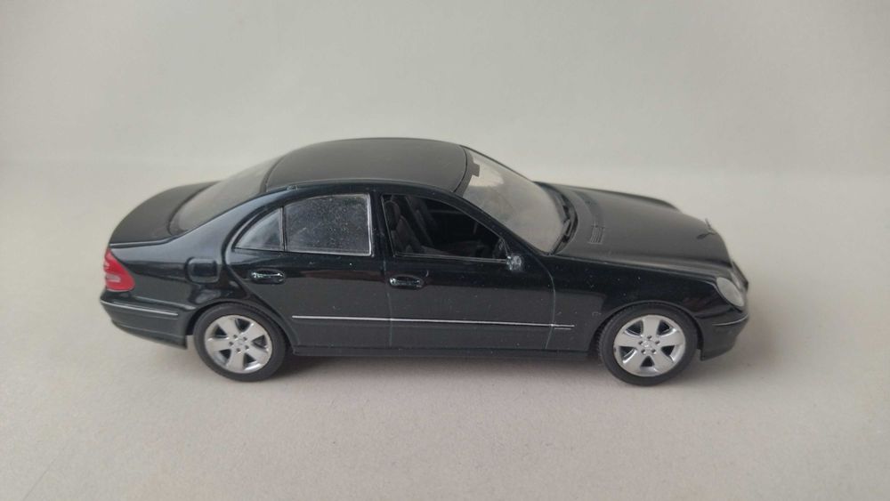 Модель Mercedes-Benz E-Class W211 minichamps,Модель Mercedes-Benz W211