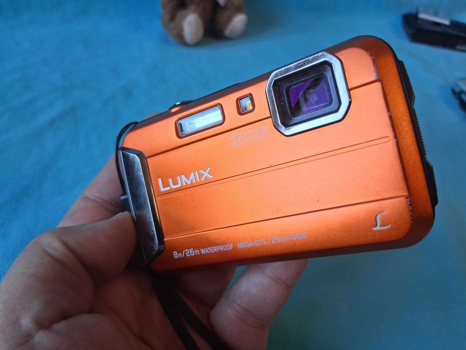 Survivalowy Panasonic Lumix DMC FT 30. Idealny na wakacje nad morzem.