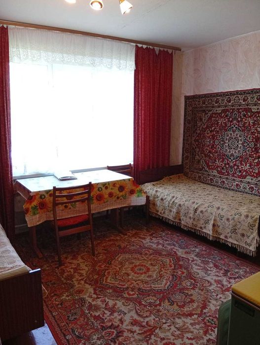 Простора 2-кімнатна квартира в центрі Глухова