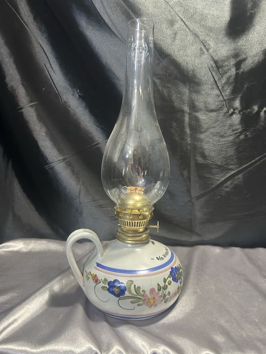 Lampa Naftowa z Ceramicznym Pojemnikiem Malowana z Regionalnym Wzorem