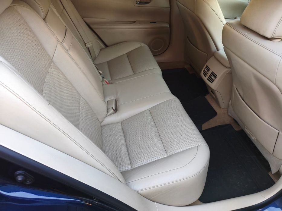 Продам lexus es 300h