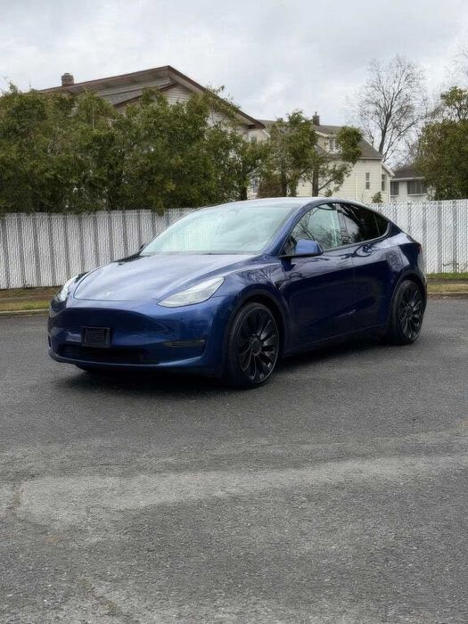 Tesla Model Y      2023