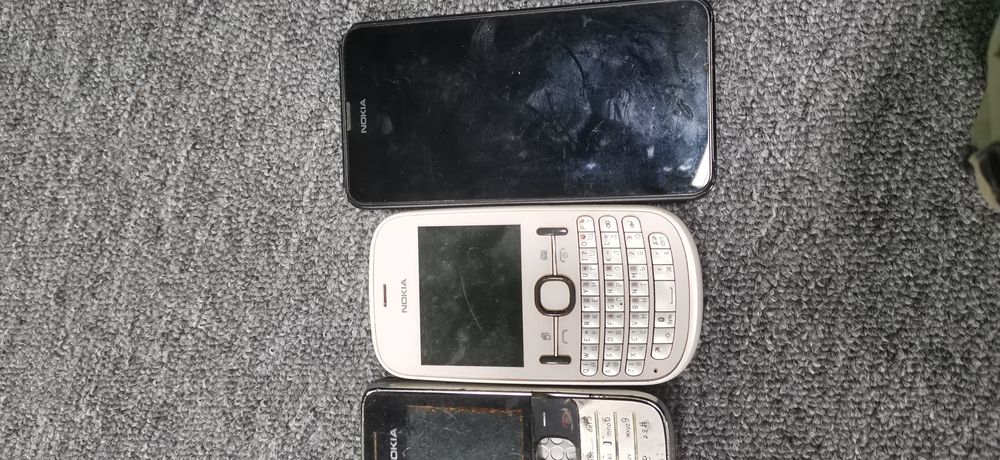 Телефони одним лотом.