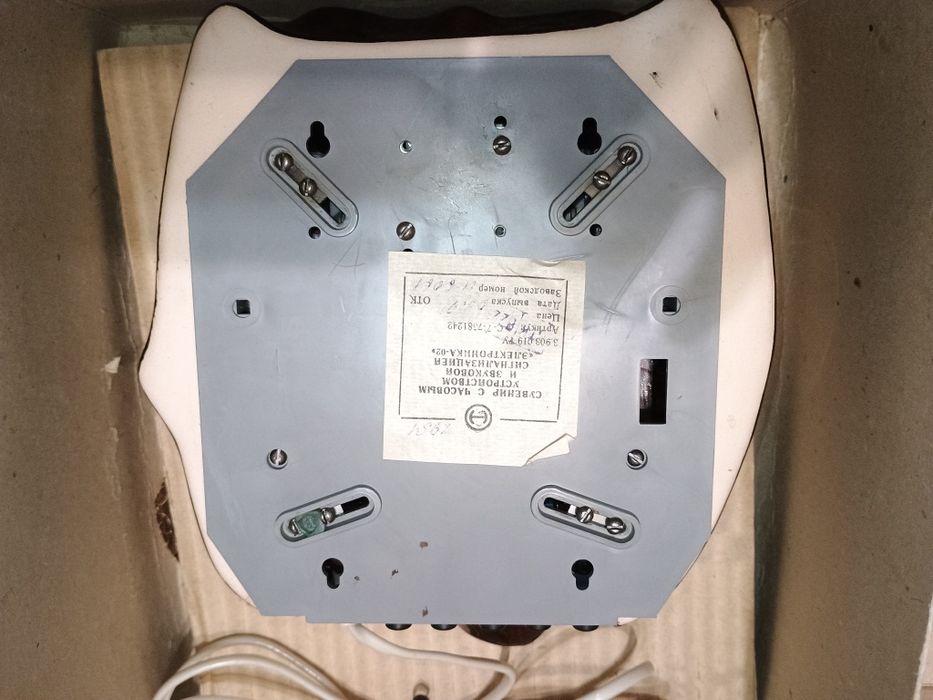 Новий настіний годиник Электроника - 02 в  коробці