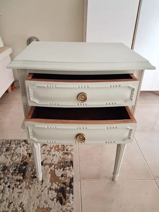 Mesas de cabeceira clássico francês / vintage