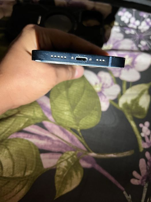 iPhone 13.