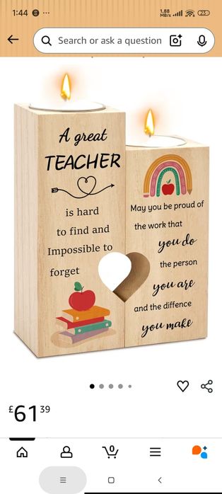 Cubos em madeira com velas com mensagem de amor