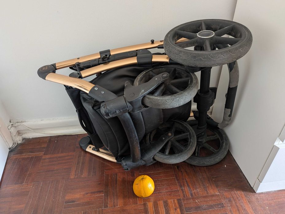 Carrinho de Bebé Tako 3 em 1 (Trio) + Base Auto e Acessórios