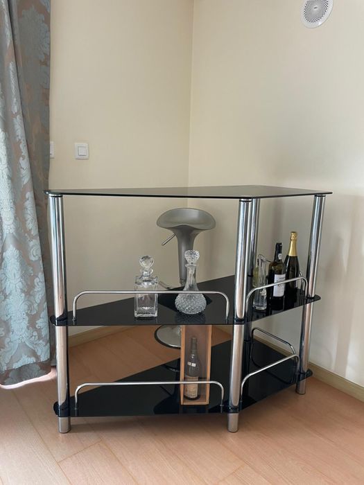 Mesa de Bar e Cadeira.