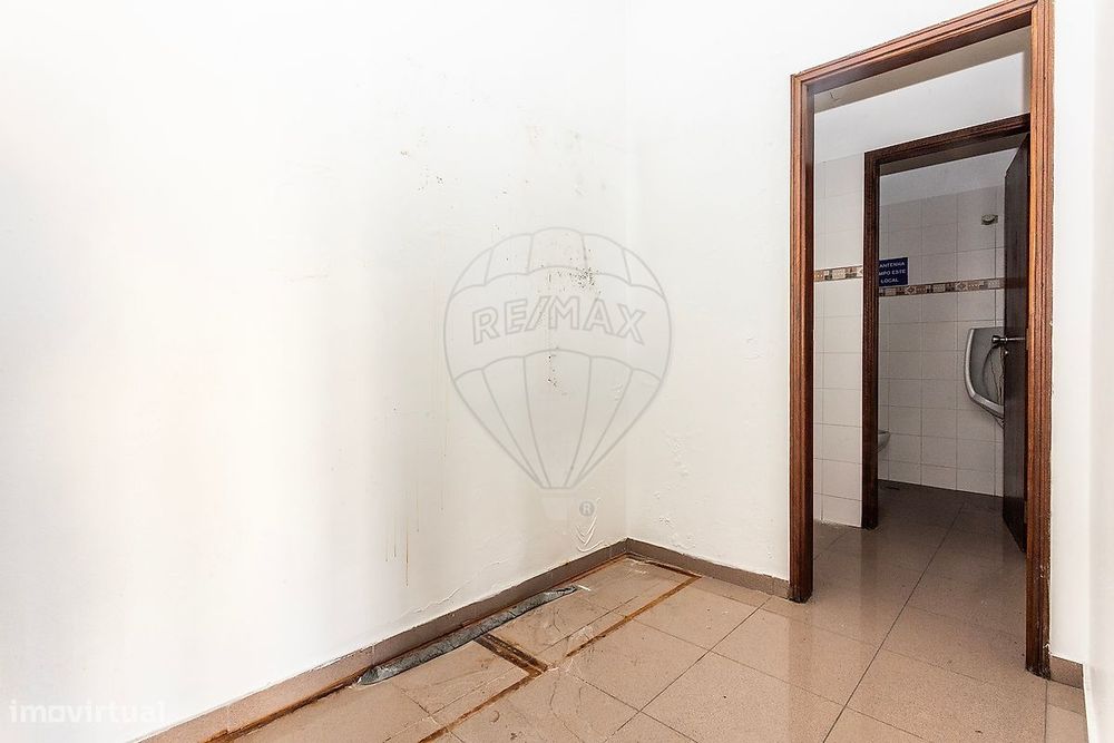 Escritório T4 para arrendamento