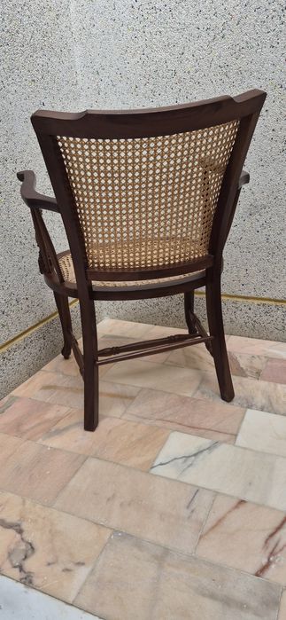 Cadeira de braços em palhinha