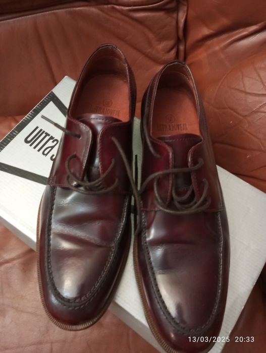 10€ cada par de sapatos em pele