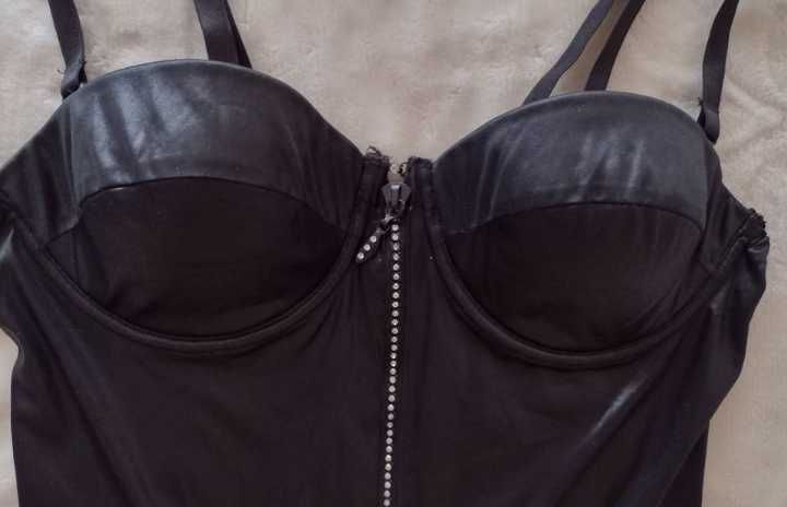 (75B) (36/S) Bogato zdobiona, woskowana koszulka, halka z Rzymu