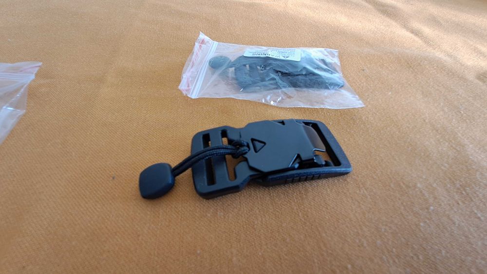 2 fechos/fivelas/magnéticos. Novos