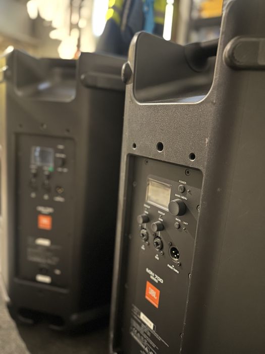 JBL EON715 com Covers Thomann