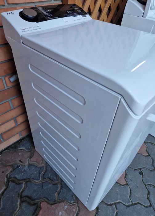 Вертикальна пральна машина з паром AEG L7TL710EX