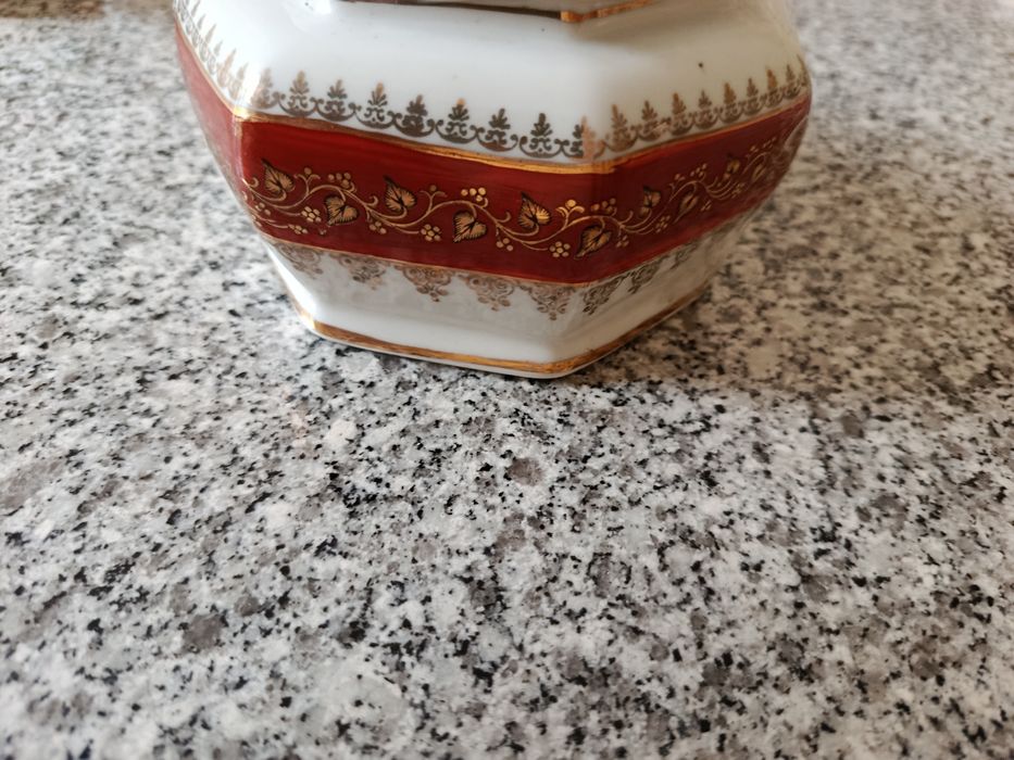 Peça em porcelana