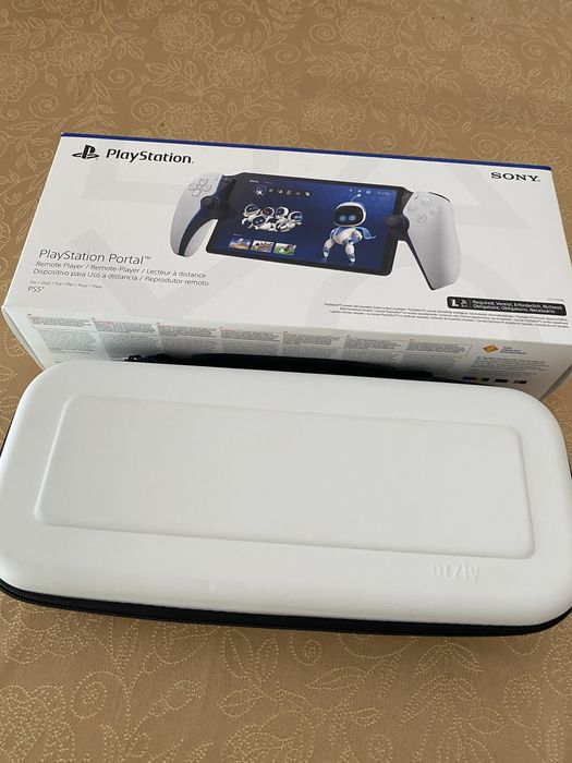 Playstation Portal com caixa e bolsa