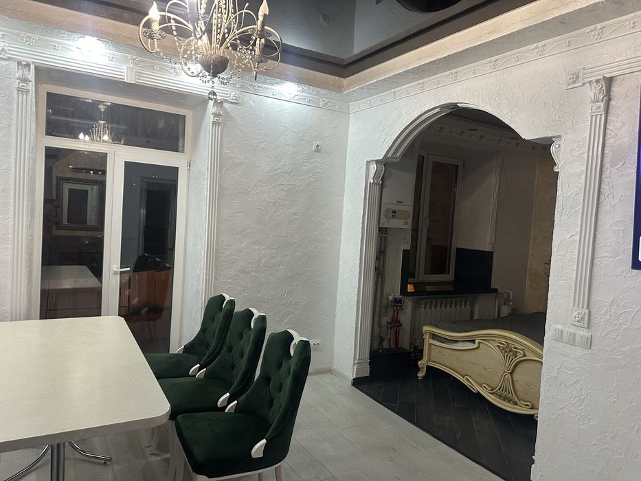 Без відкл СВІТЛА ! Центр 4 кімнатна подобова 10 осіб  оренда посуточна