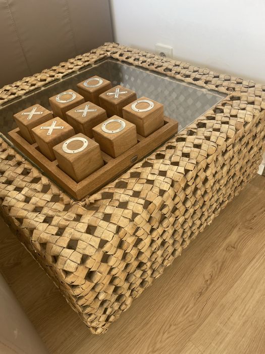 Mesa de centro ou de apoio quadrada com vidroe rattan64310003386243120