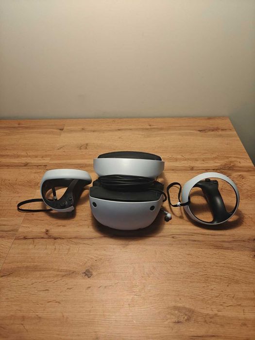 PlayStation VR2 (PSVR2) + 2 kontrolery Sense – bardzo dobry stan