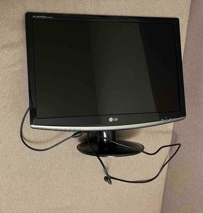 Монитор 22" LG W2252TG-PF Black