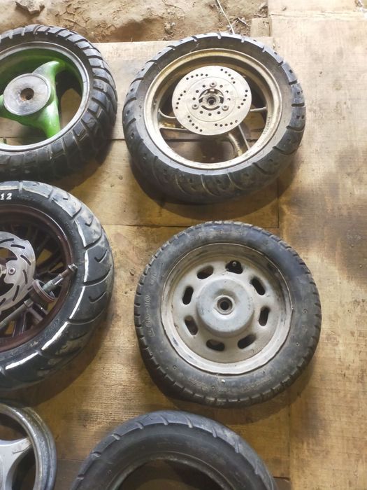 Колеса на скутер, тачку розмір r10 та r12. . Шини , диски . Розборка .