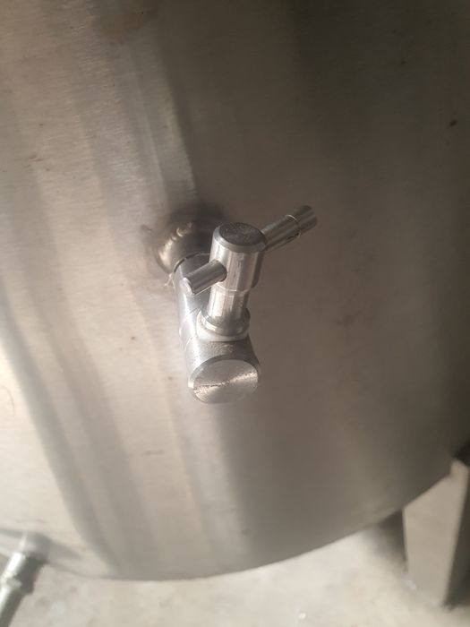 Cubas inox de 1500 litros e 2 de 500 litros