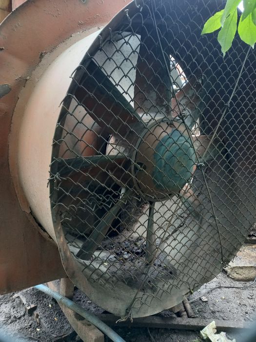 Продаєтся садовий оприскувач навісний