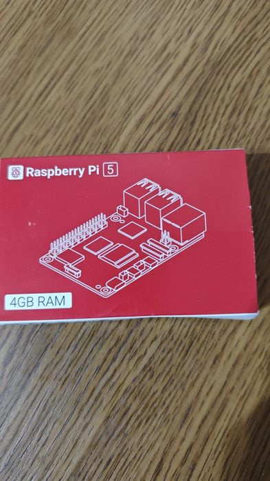 мікрокомп'ютер Raspberry Pi 5 з 4 ГБ оперативної пам'яті.