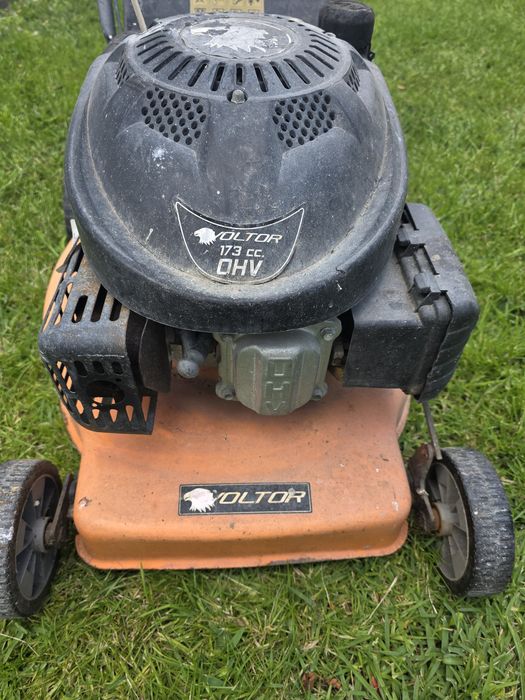 Vendo  máquina de cortar relva a gasolina