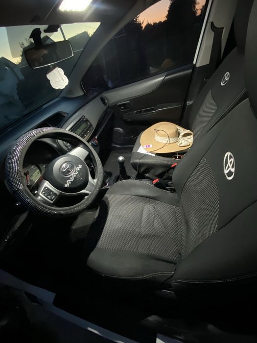 Тойота yaris 2013р