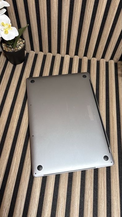 Продам MacBook Pro 15” (2018) | Core i7  | 16 GB RAM | 256 GB SSD | Touch Bar