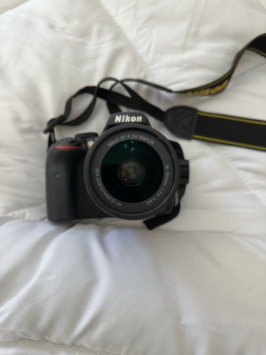 Nikon D3400 com lente 18-55mm e bolsa