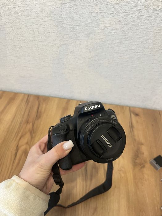 Canon 4000D + EF 18-55 та EF 50mm 1.8