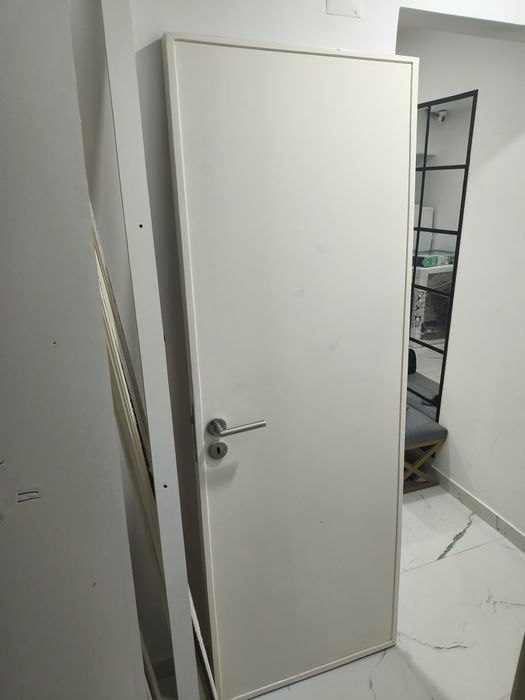 Portas interiores maciças 1 de vidro e 5 normais